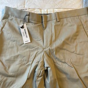 Express - Innovator. NEW. with tags. Cream color. Size 32x30